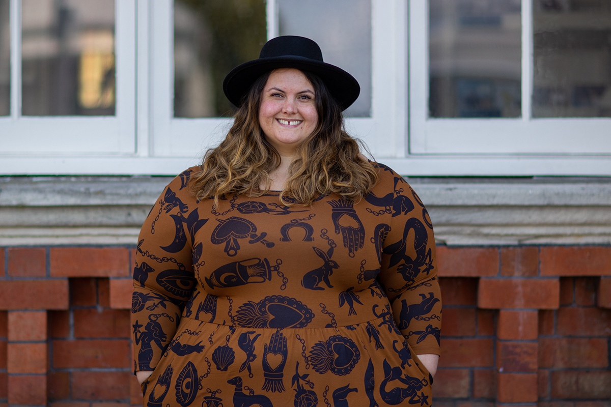 New Zealand plus size fashion blogger Meagan Kerr wears Made590 Sweeney Dress in Charmed and ASOS DESIGN Pork Pie Hat from ASOS.