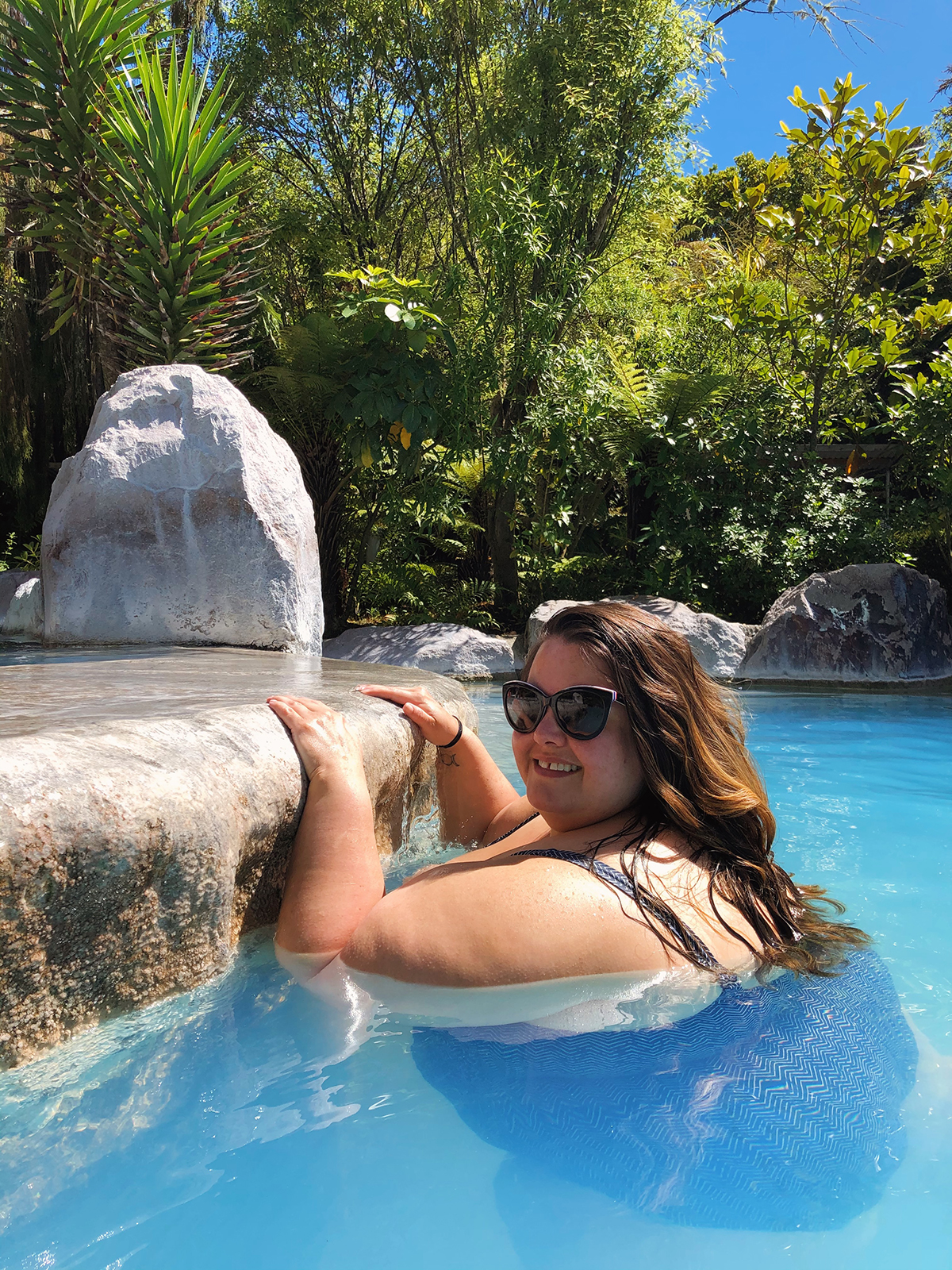 New Zealand plus size blogger Meagan Kerr swimming at Wairakei Terraces Thermal Pool