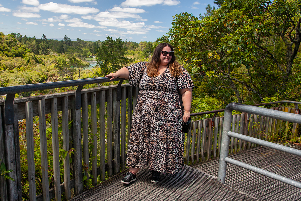New Zealand plus size blogger Meagan Kerr wears Isla-Maree Florence Dress in Jungle, Velvet Heartbeat Winona bag and Ziera DANNI sneakers